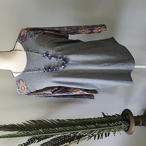 LuLaRoe Randy Gray Raglan Tee with Multicolored 3/4 Sleeves